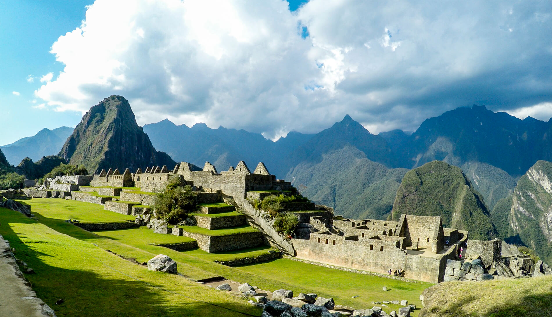 machu pichu plaza • Galapagos Alternative